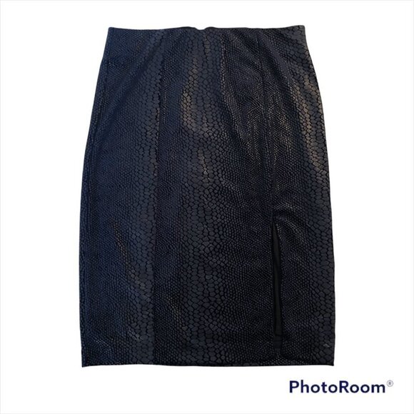 NWOT Guess Pencil Skirt Navy Blue with Shinny Snake Skin Print with Black lining - Picture 1 of 10